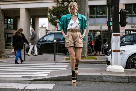 Téléchargez les photos : Xenia Adonts vue à l'extérieur du MIU MIU Show, pendant la Fashion Week de Paris Vêtements Femme Automne / Hiver 20-21. - en image libre de droit