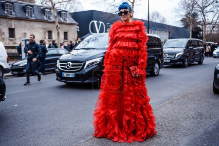 Foto de PARÍS, FRANCIA - 03 DE MARZO DE 2019: Sita Abellan vista después del espectáculo de VALENTINO durante la Semana de la Moda de París Ropa de mujer Otoño / Invierno 2019 / 2020 - Imagen libre de derechos