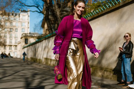 Téléchargez les photos : PARIS, FRANCE - 26 FÉVRIER 2019 : Landiana Cerciu vue devant le défilé DIOR, lors de la Fashion Week Femme Paris Automne / Hiver 2019 / 2020. - en image libre de droit