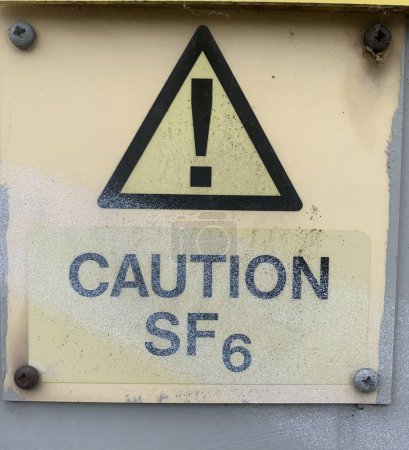 Foto de Señal de advertencia amarilla del Reino Unido "Precaución SF6" - Imagen libre de derechos