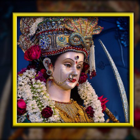Téléchargez les photos : Statue idolâtre de la déesse Maa Durga, Joyeux Navratri et Dussehra - en image libre de droit