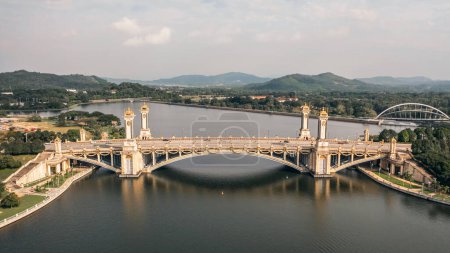 Foto de Aerial View of Seri Gemilang Bridge in Putrajaya - Imagen libre de derechos