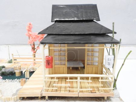 Téléchargez les photos : Maquette de maison japonaise traditionnelle - en image libre de droit