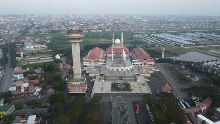 Vista aérea de la Gran Mezquita de Java Central, Semarang, Indonesia
