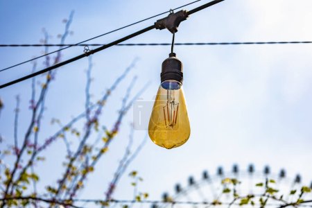 Téléchargez les photos : Lumière LED pour une utilisation économique de l'électricité - en image libre de droit