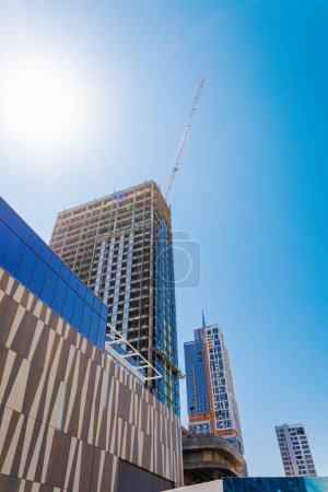 Foto de El tema de la foto es la construcción de un edificio de un centro de negocios o edificio residencial - Imagen libre de derechos