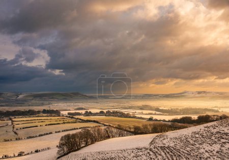 Foto de South downs nevado invierno maravilla entre el monte caburn y faro Firle East Sussex sureste de Inglaterra - Imagen libre de derechos
