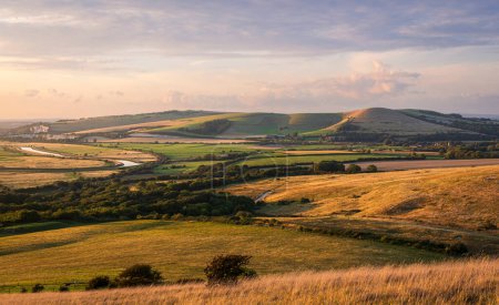 Téléchargez les photos : Coucher de soleil d'août depuis le mont Caburn au-dessus des Lewes Down Est Sussex Sud-Est de l'Angleterre Royaume-Uni - en image libre de droit