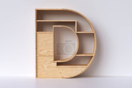 Foto de Letra D de madera 3D hecha de tablones de madera contrachapada de pino. Estilo de diseño de estanterías agradable para mostrar libros, artículos decorativos o productos en venta. Renderizado 3D - Imagen libre de derechos
