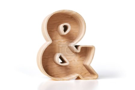 Foto de 3D Ampersand símbolo hecho de tablones de madera de pino. Representación 3D de alta definición. - Imagen libre de derechos
