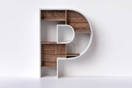 Foto de Letra de alfabeto estilo estante P hecha de madera rústica blanca y natural. Alta representación 3D detallada. - Imagen libre de derechos