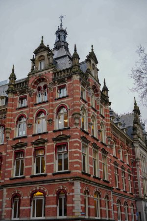 Téléchargez les photos : Plus d'informationssepark 2, 3511 EP Utrecht, Pays-Bas - 27 décembre 2023 : Hoofdgebouw II - bâtiment de style néo-Renaissance au centre-ville d'Utrecht. - en image libre de droit