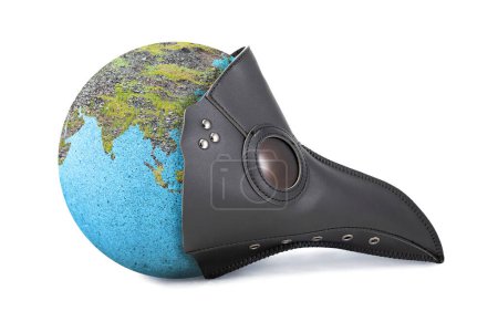 Foto de Earth Globe with the plague mask showing Asia and the East: epidemic concept (en inglés). La máscara de la peste simboliza la enfermedad y la epidemia que devastó la Tierra. - Imagen libre de derechos