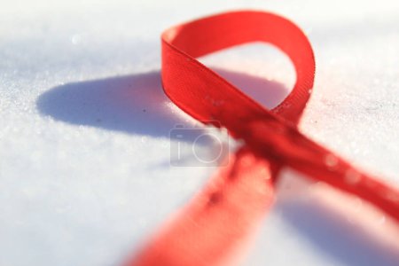Téléchargez les photos : Symbole de solidarité avec les personnes séropositives et les personnes vivant avec le sida - en image libre de droit