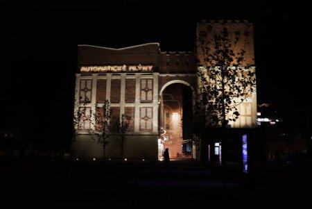 Foto de Una toma nocturna de Automaticke Mlyny, Josed Gocar galeria en Pardubice - Imagen libre de derechos