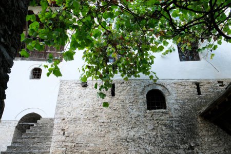 Ville de Gjirokaster dans le sud de l'Albanie. La vieille ville est inscrite au patrimoine mondial de l'UNESCO. Gros plan des bâtiments architecturaux.
