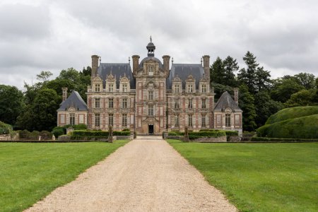 Téléchargez les photos : France, le monumental Château de Beaumesnil, dans la province de Normandie - en image libre de droit