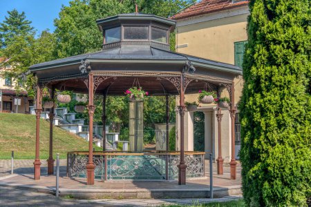 Téléchargez les photos : Parc fontaine Pavillon, eau minérale naturelle, Radenci, Slovénie - en image libre de droit