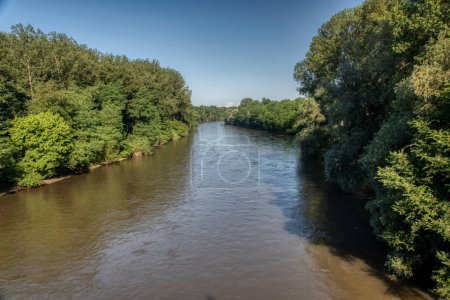 Téléchargez les photos : Rivière Mura à Prekmurje, Slovénie par une journée ensoleillée d'été - en image libre de droit