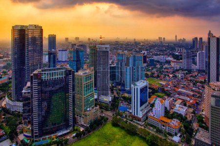 Foto de Yakarta oficialmente la Región Capital Especial de Yakarta, es la capital de Indonesia. Yakarta es el centro de economía, cultura y política de Indonesia. 22 05 2023 - Imagen libre de derechos