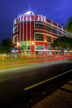 Foto de Surabaya es la capital de la provincia indonesia de Java Oriental y la segunda ciudad más grande del país después de Yakarta. 08 02 2023 - Imagen libre de derechos