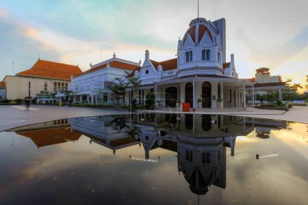 Foto de Surabaya es la capital de la provincia indonesia de Java Oriental y la segunda ciudad más grande del país después de Yakarta. 08 02 2023 - Imagen libre de derechos