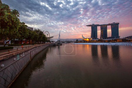 Téléchargez les photos : Singapour officiellement la République de Singapour, est un pays insulaire et ville-État dans l'Asie du Sud-Est maritime. 23 05 2023 - en image libre de droit