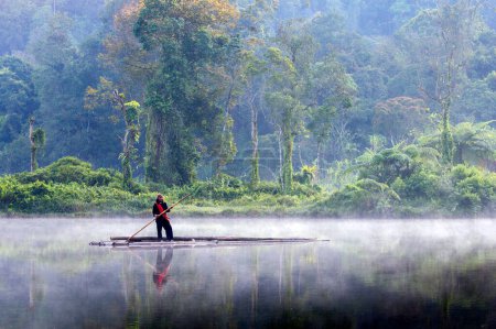 Téléchargez les photos : Situ Gunung est situé dans le parc national du Mont Gede Pangrango dans le village de Gunung Pangrango, district de Kadudampit, Sukabumi Regency, Java occidental Indonésie. 24 05 2023 - en image libre de droit