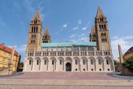 Téléchargez les photos : Sts. Basilique cathédrale Pierre et Pauls à Pecs, Hongrie - en image libre de droit
