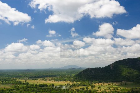 Téléchargez les photos : Une vue du haut de Mihintale, Sri Lanka - en image libre de droit
