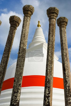 Foto de Thuparamaya, la estupa budista más antigua de Sri Lanka - Imagen libre de derechos