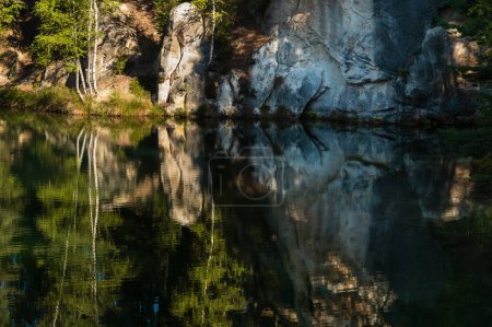 Foto de La cantera de arena cristalina en Adrspach Rocks, República Checa - Imagen libre de derechos