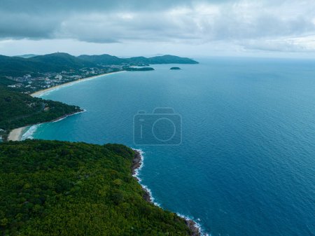 Téléchargez les photos : Vue aérienne du sommet de Freedom beach Patong, Phuket - en image libre de droit