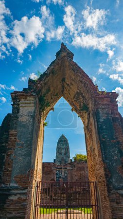 Téléchargez les photos : L'entrée d'un magnifique temple antique - en image libre de droit