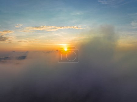 Téléchargez les photos : Aerial view The Big Buddha of Phuket can only be seen as the head peeking out from the sea of mist..Phuket Big Buddha in the thick white mist. .A fluffy mist covers the Big Buddha in Phuket. - en image libre de droit