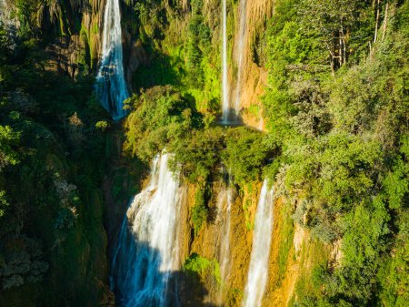 Foto de Vista aérea Las cascadas más bellas de Tailandia - Imagen libre de derechos