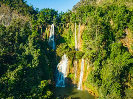 Téléchargez les photos : Vue Aérienne Les plus belles cascades de Thaïlande - en image libre de droit