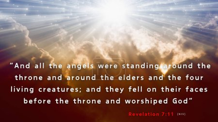 Foto de Versículo Bíblico Apocalipsis 7: 11 - Todos los ángeles estaban de pie alrededor del trono y alrededor de los ancianos y los cuatro seres vivientes. Se postraron sobre sus rostros ante el trono y adoraron a Dios - Imagen libre de derechos