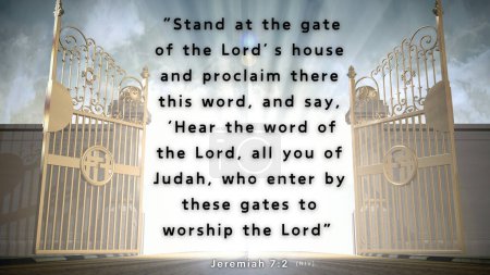 Werset biblijny Jeremiasza 7: 2 - Stójcie u bram domu panów, a głoście tam to poselstwo: Słuchajcie słowa Pańskiego, wszyscy ludzie Judzcy, którzy przechodzicie przez te bramy, aby kłaniali się Panu.. 