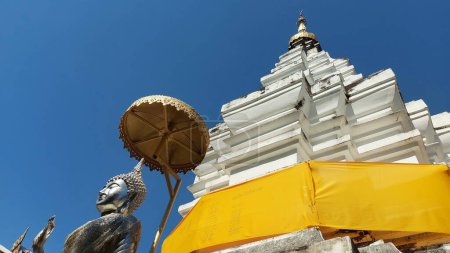 Foto de Palitos de incienso numerados encendidos en templos de Tailandia - Imagen libre de derechos