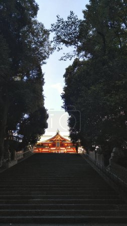 Foto de Santuario de Sanno Hie, mirando hacia arriba desde el fondo de las escaleras - Imagen libre de derechos