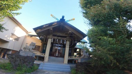 Téléchargez les photos : Sanctuaire Atsuta Chiki est un magnifique sanctuaire Komainu Temple Japon, Tokyo, Asakusa, Imado - en image libre de droit