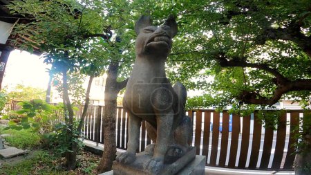 Téléchargez les photos : Koma Fox Fox Komainu Sanctuaire Protection Fox Stone Statut - en image libre de droit