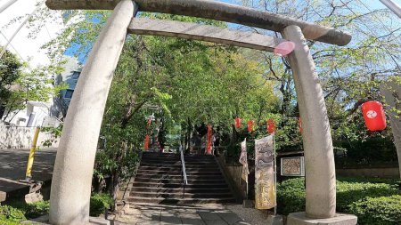 Foto de Tanashi Shrine, Nishi-Tokyo City, Tokio, Japón.Basado en la filosofía de los cinco elementos, cinco deidades del dragón, el Dragón Dorado, el Dragón Azul, el Dragón Rojo, el Dragón Blanco y el Dragón Negro, residen dentro de los terrenos del santuario. El santuario principal fue construido - Imagen libre de derechos
