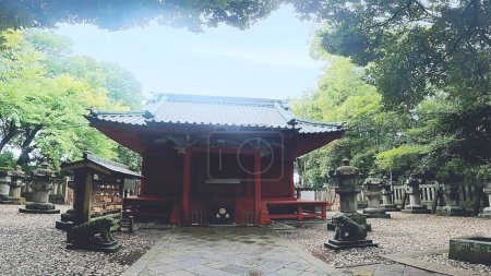Foto de El Santuario Senba Toshogu se encuentra en Kosenba-cho, Kawagoe City, Prefectura de Saitama, Japón. Es uno de los tres principales santuarios de Toshogu en Japón junto con Nikko y Kunouzan. En 1616, cuando el Shogun Tokugawa Ieyasu murió y fue enterrado en el monte. Nikko, un mem - Imagen libre de derechos