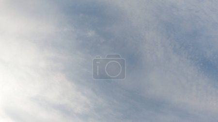 Foto de Cielo de invierno cielo nublado nube blanca nube espesa cielo de invierno nube - Imagen libre de derechos