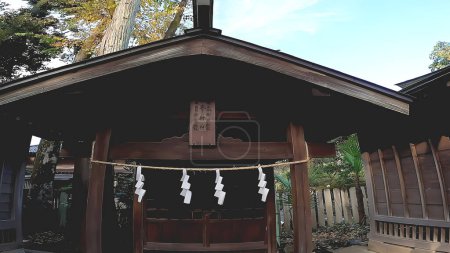 Igusa Hachimangu Schrein, Suginami Bezirk, TokyoIgusa Hachimangu Schrein ist seit der Jomon Periode (794-1185) verankert und soll in der späten Heian Periode (794-1185) als Schrein errichtet worden sein. Es wird gesagt, dass der Schrein ursprünglich
