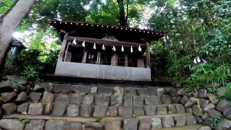 Yabotenmangu, un sanctuaire à Yaho, Kunitachi City, Tokyo, JaponLe seul sanctuaire au Japon dédié à Michizane Sugawara. La tradition veut qu'il soit le fils biologique de Michizane Sugawara. https : / / youtu.be / VOx _ NIcQ8ZU