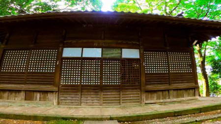 Setagaya Hachimangu Shrine en Setagaya Ward, Tokyo.Fundada en 1091. En su camino de regreso de la Guerra de Gosannen, Minamoto no Yoshiie encontró fuertes lluvias en la zona de Miya no Saka, y decidió quedarse allí para esperar a que el clima mejorara.