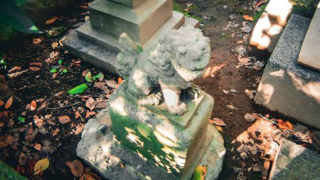 Mamiana Inari Daimyojin, ein Schrein in einem Park Der Gott, der zum Motiv der Erzählung "Sieben Wunder von Azabu, eine Spezialität von Edo" wurde"